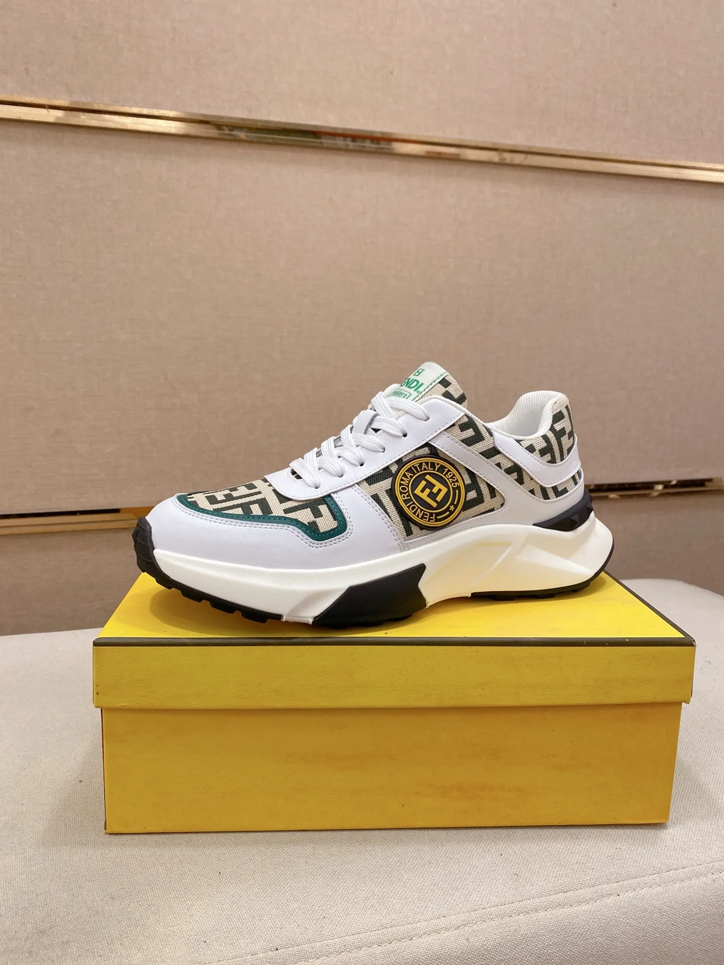 Men's shoes 💰 462💰 (fendi) New style 👊🏻 upper 🇮🇹 imported cowhide fabric 🇩🇪 lining imported sheepskin lining. The original outsole is molded to highlight the identity of every man, and the upper foot is elegant and stable🚶🏻🚶🏻The high-end custom counters reproduce the original version📯No matter the wind or rain, the shoe last remains unchanged and can withstand the verification of time🔍️,🔵 Size: 38-44